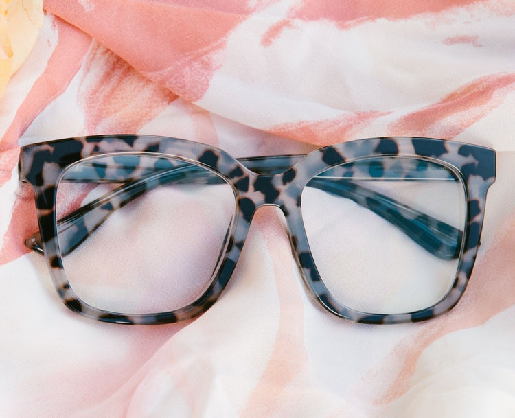 Frame and extras lifestyle image representing the selected color, cherry