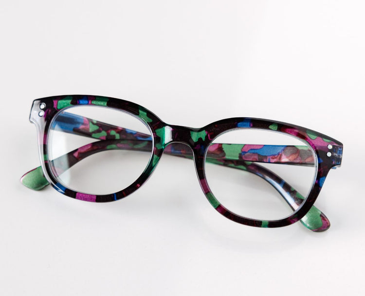 Frame and extras lifestyle image representing the selected color, gold