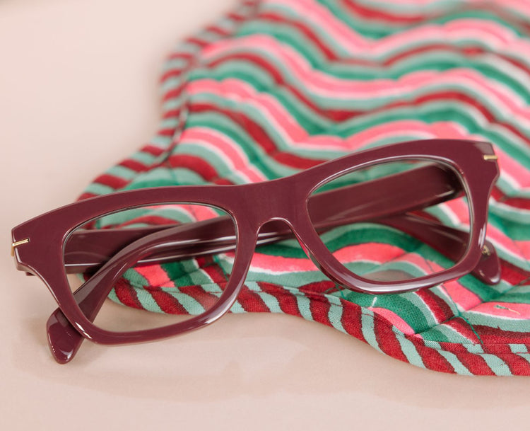 Frame and extras lifestyle image representing the selected color, cherry