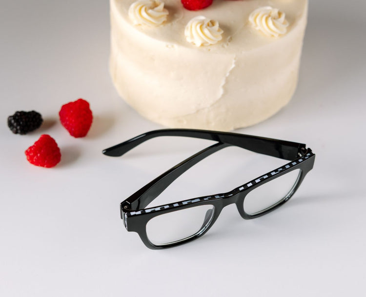 Frame and extras lifestyle image representing the selected color, black