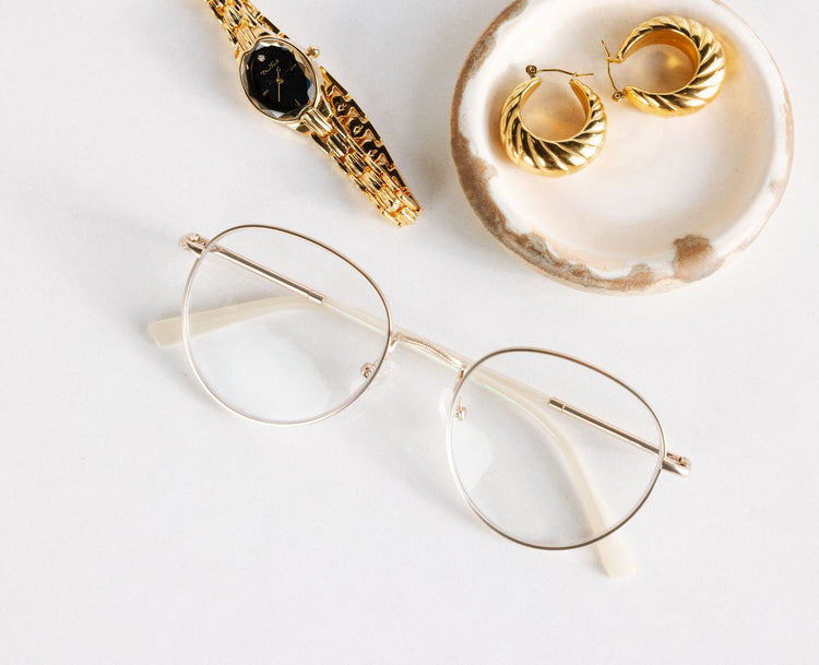 Frame and extras lifestyle image representing the selected color, gold