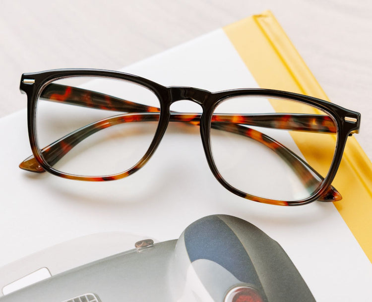 Frame and extras lifestyle image representing the selected color, gold